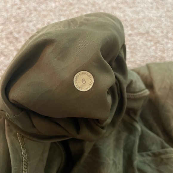 Lululemon Fast and Free HR Short 10" - Picture 4 of 5